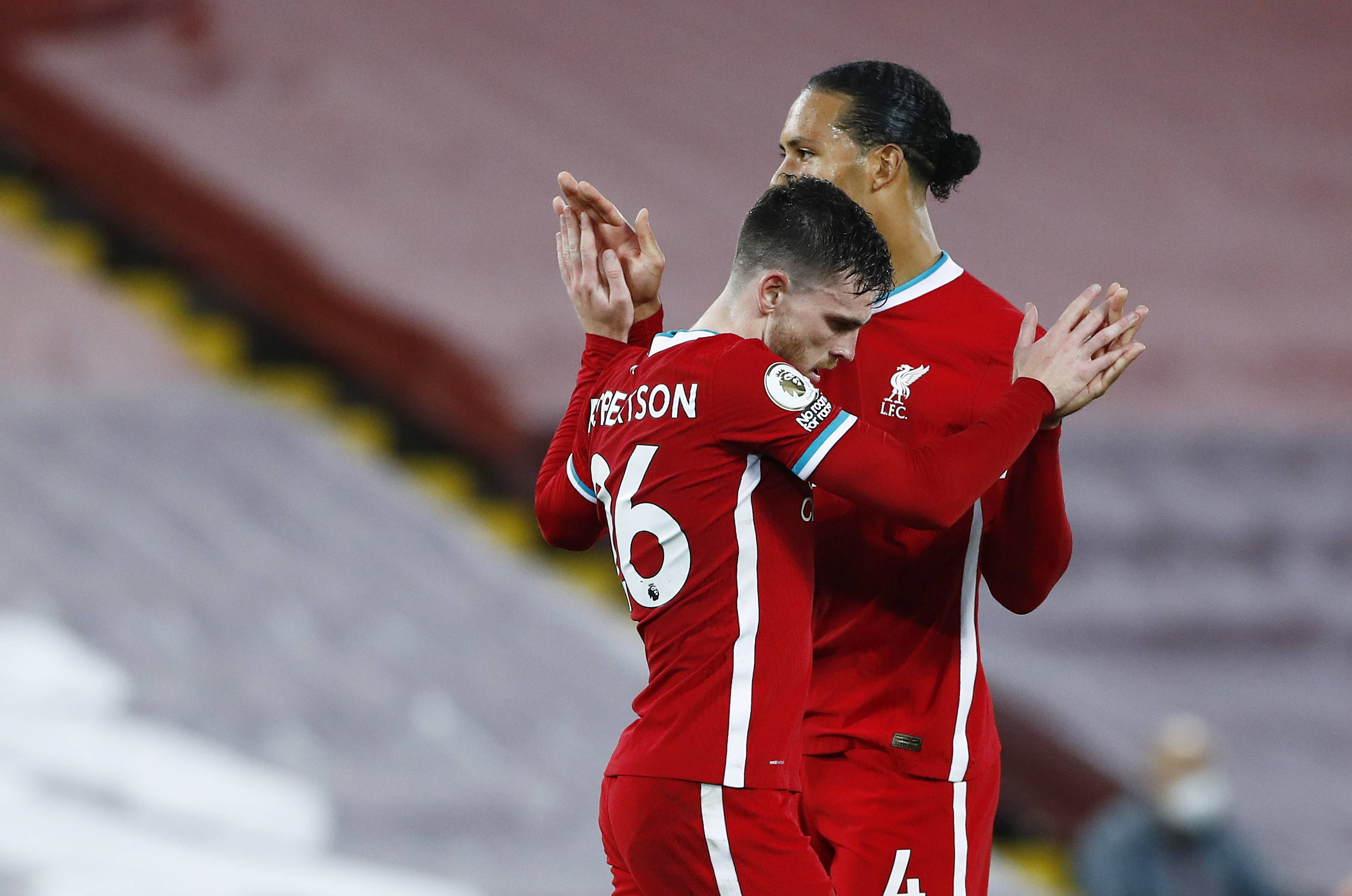 而当队友遭 而当队友遭